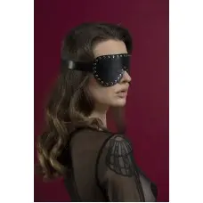 Маска на глаза с заклепками Feral Feelings - Blindfold Mask, натуральная кожа, черная